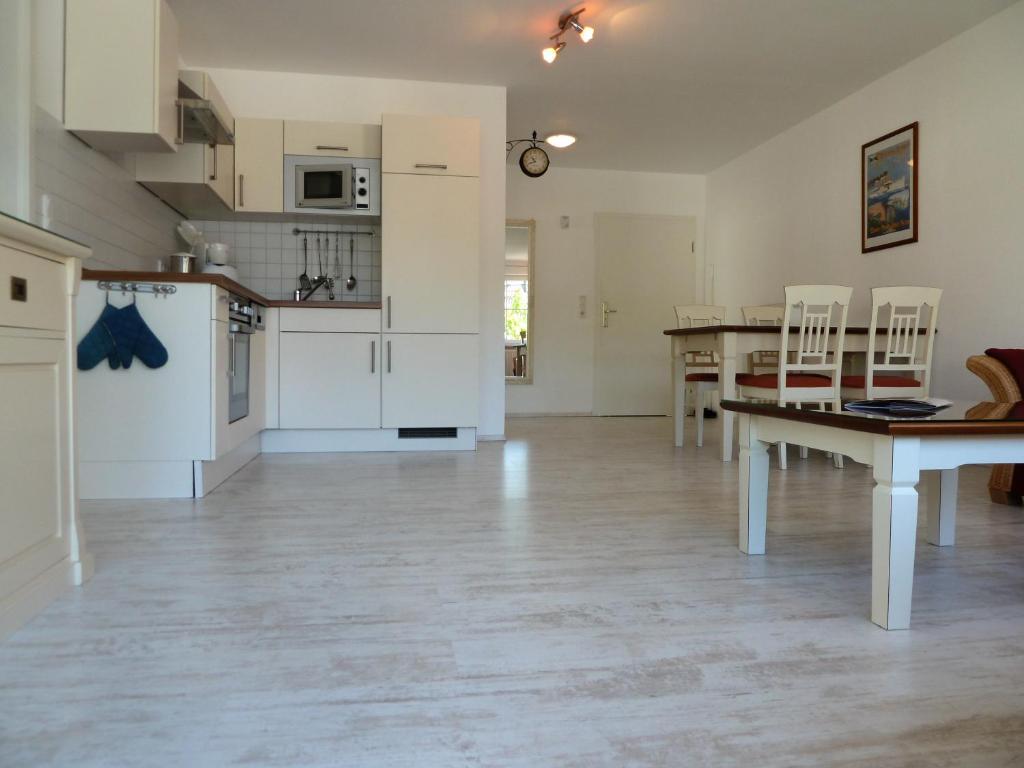 Strandhotel Villa Louisa & Appartementhaeuser Villa Josephine Und Villa Christine Juliusruh Δωμάτιο φωτογραφία